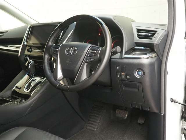 運転席からの見通しはとても良いです。