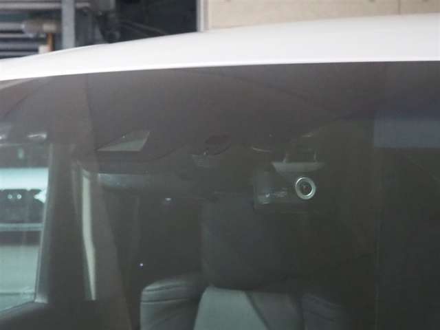 ドライブレコーダー付きです。