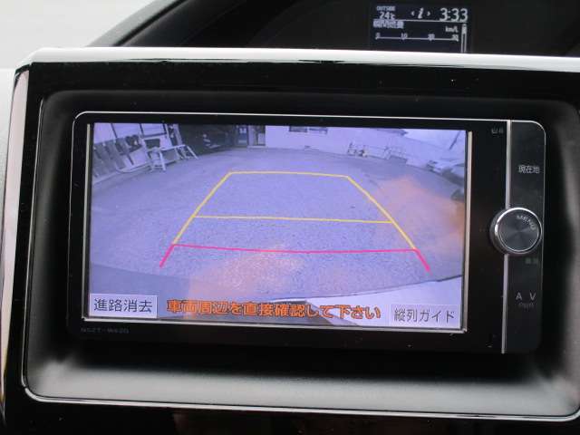 車庫入れが苦手な方でも安心感の有るバックモニター付きのナビ！