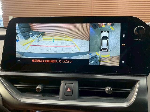 【パノラミックビューモニター】専用のカメラにより、上から見下ろしたような視点で360度クルマの周囲を確認することができます☆死角部分も確認しやすく、狭い場所での切り返しや駐車もスムーズに行えます。