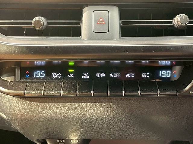 【オートエアコン】車内温度をセンサーが感知してご希望の車内温度になるよう、風量も自動で調整してくれます☆