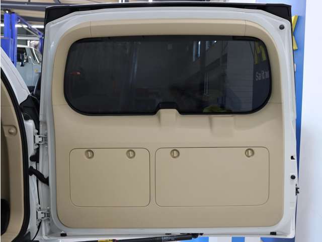 荷室ドア内張！