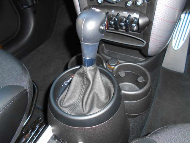 車検や整備でお車をお預かりさせて頂く際や、ご納車まで代わりのお車が必要な際には、無料で代車をお貸ししております！（要予約）　お気軽にお問い合わせください♪