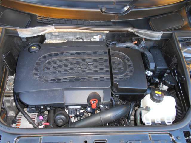 内外装・機関系共に「高品質」にはこだわりを持っております。是非一度ご来店頂き、弊社の在庫を実際に触れ、「こだわり」の高さを体感ください！