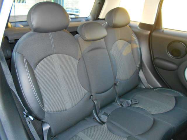 お客様にご安心してカーライフを楽しんで頂けるよう、弊社では低走行・高品質な車輌のみを厳選して仕入れております。