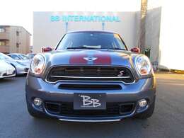 2016年式のMINIクロスオーバー、SDモデルの特別仕様車「パークレーン」が入庫いたしました！専用ボディーカラー「アールグレー/オークレッド」含め、他車では選べない内外装のデザインです。