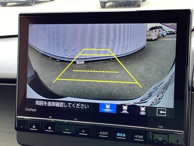 バックカメラも装備しております。車庫入れの苦手なお客様も安心！重宝してくれます！