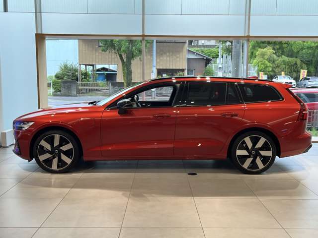 リチャージUltimate　T6　AWD　plug-in　hybrid　2.0リッター4気筒直噴ターボエンジン。
