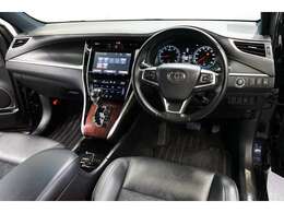 60系トヨタのハリアー、前期モデルが入荷しました。レギュラーで走行するお車です。車両重量1580kg・JC08モード燃費は16.0km/L・直列4気筒エンジン・151馬力のお車です（※カタログ参照）。