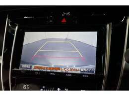 バックカメラ装備！今や無くてはならない、必須装備のバックカメラ付き。バック時の車両後方の死角をモニター上に映し出すので、駐車が苦手な方や見通しの悪い場所でも安心して駐車することができるんです（＾O＾）