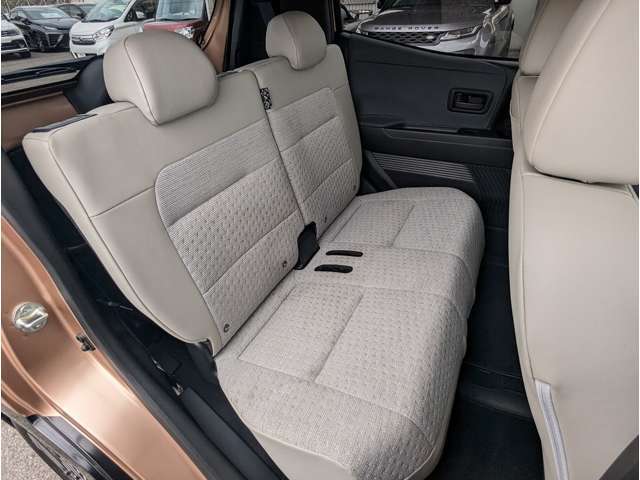 4名乗り後席シート