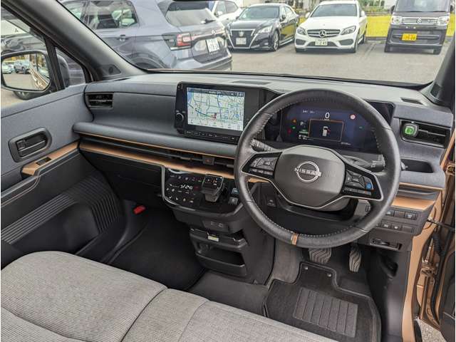 日産のメーカー保証付きです！新車登録時から5年間、10万キロまでの保証となっております！