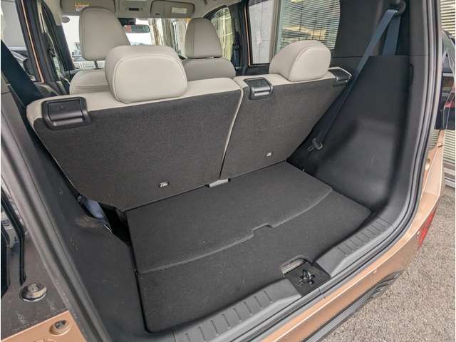 充電で走る電気自動車になります。駐車場に設置する充電ポートの設置工事等、初めて電気自動車に乗られる方もお気軽にお問い合わせください！