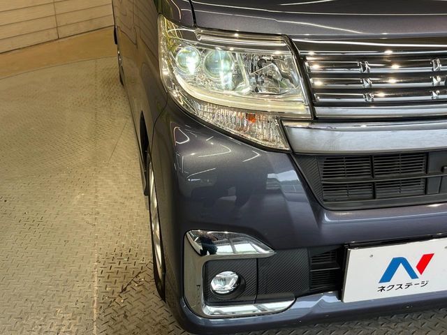 【LEDヘッドライト】悪天候や夜間走行時も良好な視界を確保し安心して運転できる高輝度LEDヘッドライトを装備！点灯速度が早く、消費電力も抑えられています。