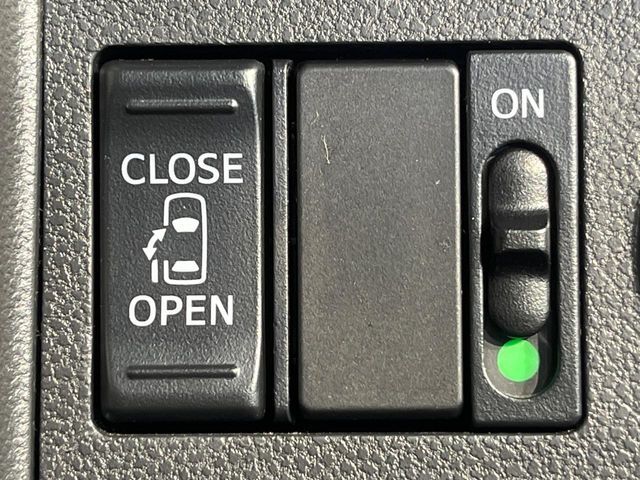 【パワースライドドア】スマートキーや運転席のスイッチでスライドドアの開閉が可能♪電動だから力を入れてドアを開ける必要が無く、小さいお子様でも、重い荷物を持っている時もラクに開け閉めできます♪