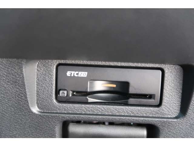ETC2.0を装備していますので高速道路の料金所をノンストップで通過出来ます。　ETCは使用すると休日割り等のメリットを受ける事が出来ます。