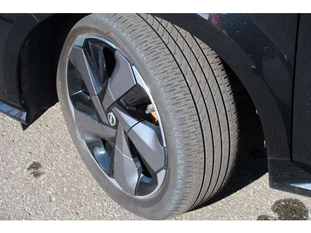 装着タイヤは純正アルミホイール＋夏タイヤです