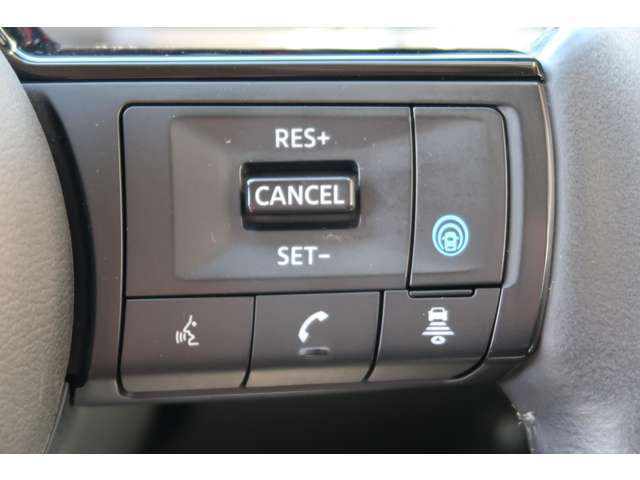 高速道路の渋滞走行や長時間の巡航走行時に感じていたストレスを大幅に低減し、もっとロングドライブを楽しむことができるプロパイロット