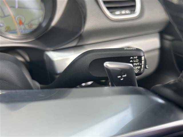 乗り込んだ瞬間、そのパフォーマンスを予感させるインテリア。