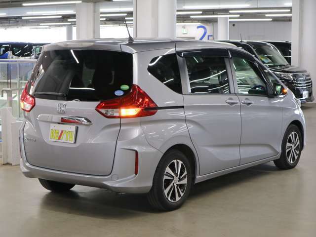 自社陸運局指定工場完備！国家資格車検検査員資格を持った整備士による整備。走行に関係のない所も不具合箇所があれば修理してお渡しいたします。
