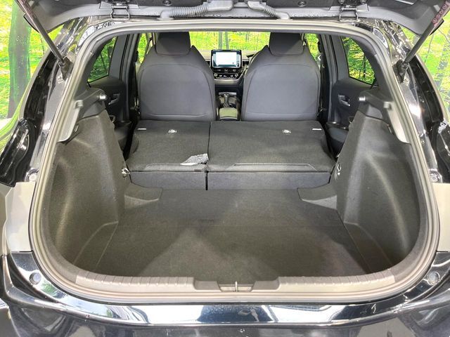 普段のお買い物や通勤、送迎等に十分な荷室スペースを確保しております。セカンドシートを倒すと、大きな荷物の積載も可能です♪