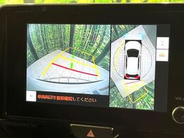 【パノラミックビューモニター】専用のカメラにより、上から見下ろしたような視点で360度クルマの周囲を確認することができます☆死角部分も確認しやすく、狭い場所での切り返しや駐車もスムーズに行えます。