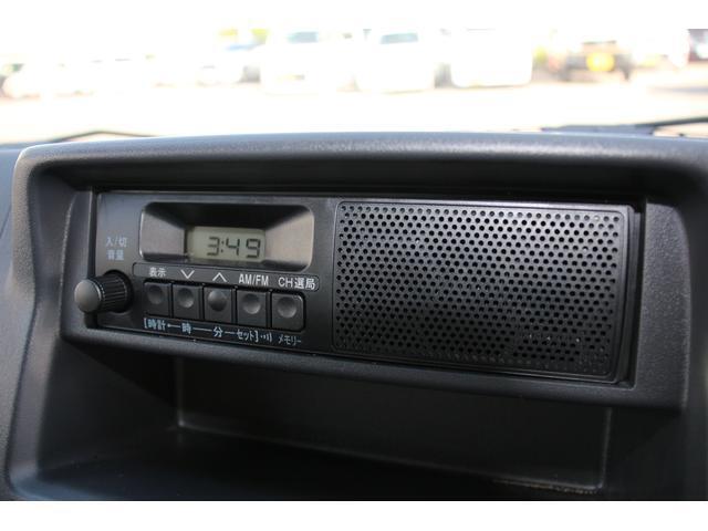 弊社には中古車の目利きのプロ「スズキ認定検査員」が多数在籍