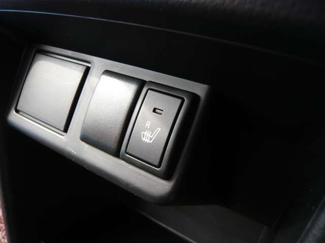 冬場は嬉しい！！運転席シートヒーター付き♪♪