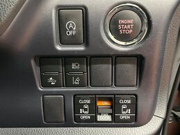 【両側パワースライドドア】スマートキーや運転席のスイッチで後席両側スライドドアの開閉が可能♪電動だから力を入れてドアを開ける必要がありません。