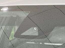 【トヨタセーフティセンス】走行中に前方の車両等を認識し、衝突しそうな時は警報とブレーキで衝突回避と被害軽減をアシスト。より安全にドライブをお楽しみいただけます。