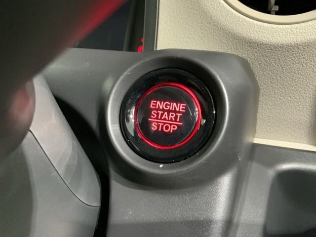 ワンプッシュでエンジンのスタート、ストップが出来て便利です。