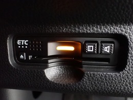 デザインスッキリのビルトイン『ETC』！高速道路の特典はもちろん、キャッシュレスなので料金所では徐行するだけで通過可能です！