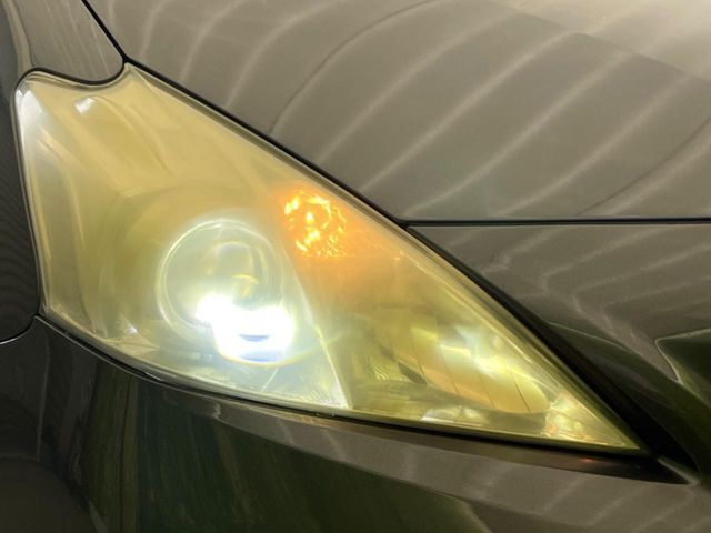 【LEDヘッドライト】悪天候や夜間走行時も良好な視界を確保し安心して運転できる高輝度LEDヘッドライトを装備！点灯速度が早く、消費電力も抑えられています。