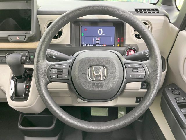 ステアリングも使用感が少なく、きれいな状態となっております♪