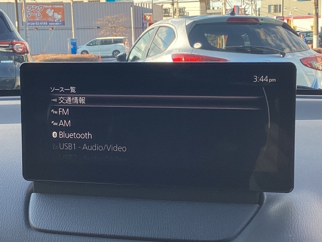 Bluetoothに接続することで、スマートフォンに入っている音楽アプリを車内で楽しめたり、通話が出来ます♪