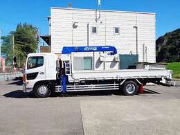 増トンユニック車　積載7t　4ダン　ラジコン　フックイン　ワイドアウトリガー　キャビン標準ベット付　荷台内寸　L555cmxW224cmxH30cm