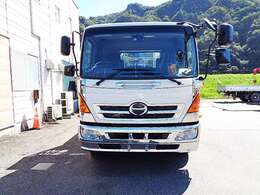 増トンユニック車　積載7t　4ダン　ラジコン　ワイドアウトリガー　ベット付　荷台内寸　L555cmxW224cmxH30cm　※整備代金　￥198.000　クレーン整備　￥154.000が車両代金に含まれています。