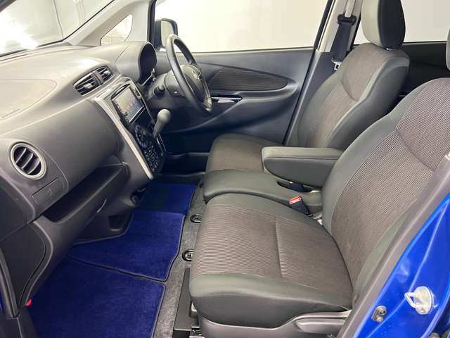 【車内ルームクリーニング済】専門スタッフにより車内はきれいにルームクリーニングを行っております。