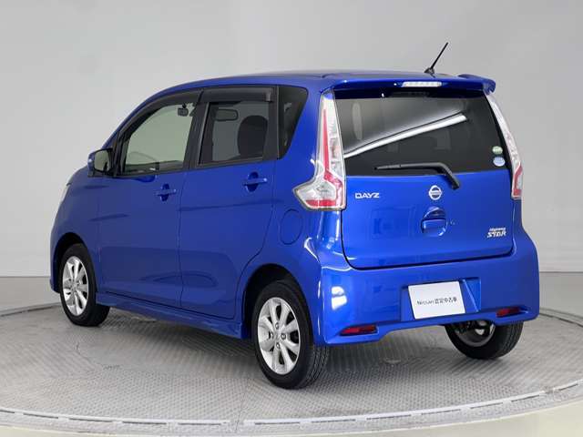 【ワイド保証】日産販売店の中古車には、無料で保証が付いています。走行距離無制限で、無料保証期間は1年間から。品質に自信があるから実現した、日産ならではの保証です。