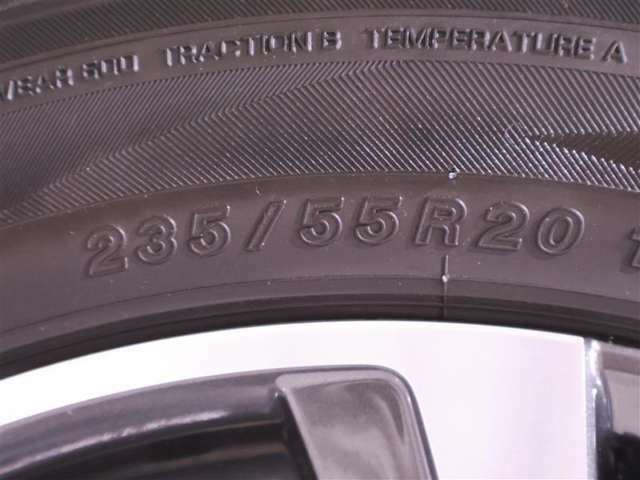 235/55R20　タイヤサイズです。タイヤのご相談も石川トヨペットカローラにお任せください