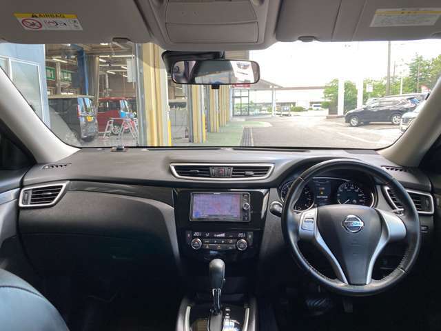 車内は上質さとエクストレイルのタフさを両立したデザイン♪