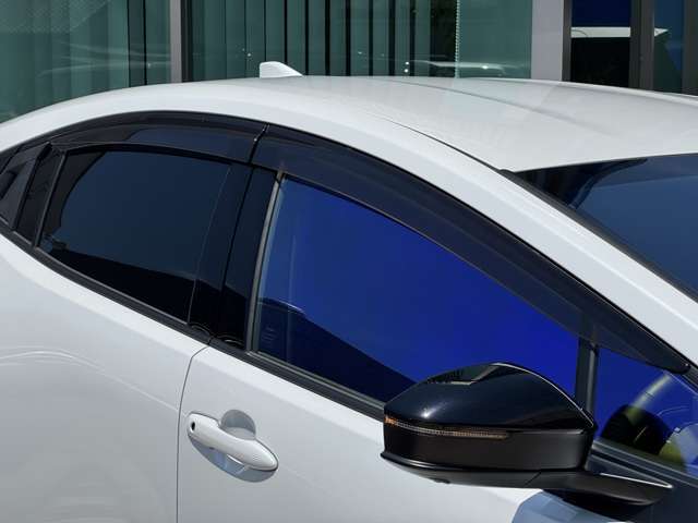 電動格納機能やブラインドスポットモニターが搭載☆電動格納ミラーは駐車時の衝突リスクを減らし、便利さを向上させております☆彡ブラインドスポットモニターは死角を監視し、車線変更時の安全をサポートします☆彡