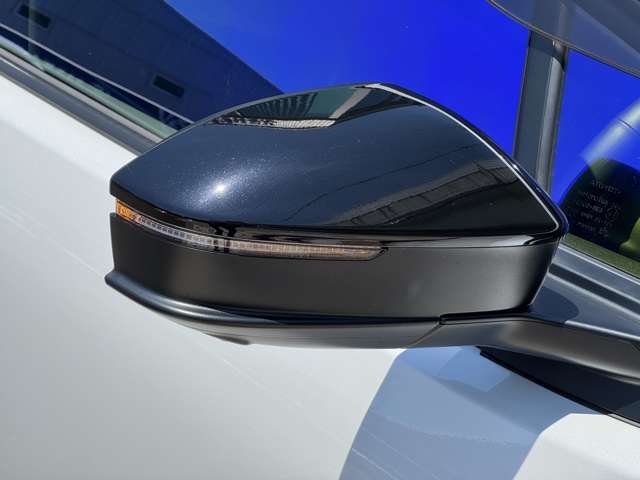 電動格納機能やブラインドスポットモニターが搭載☆電動格納ミラーは駐車時の衝突リスクを減らし、便利さを向上させております☆彡ブラインドスポットモニターは死角を監視し、車線変更時の安全をサポートします☆彡
