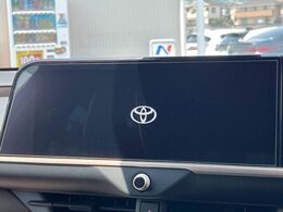 【12.3インチディスプレイオーディオ】スマートフォンと連携が可能な大画面ディスプレイオーディオです。スマートフォンのナビ機能を使用したり、Bluetooth接続で音楽もお楽しみいただけます！