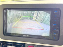 【バックカメラ】駐車時に後方がリアルタイム映像で確認できます。大型商業施設や立体駐車場での駐車時や、夜間のバック時に大活躍！運転スキルに関わらず、今や必須となった装備のひとつです！