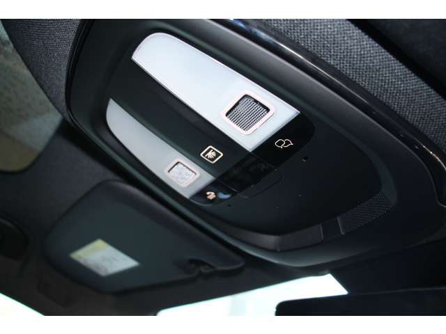 車のトラブル、ガス欠やパンクなどの際にはレッカー搬送依頼ができます。