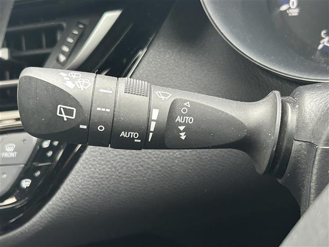 気になる車はすぐにお問い合わせください！画面右側の0066から始まる無料ダイヤルからお問い合わせ下さい！専門スタッフがお車のご質問にお答えいたします！