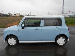 雨天時撮影の為水滴が付いてますが、内外装クリーニング済みの綺麗な状態です。