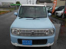 雨天時撮影の為水滴が付いてますが、内外装クリーニング済みの綺麗な状態です。