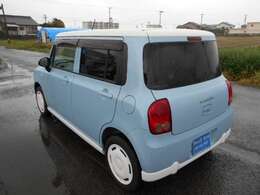 雨天時撮影の為水滴が付いてますが、内外装クリーニング済みの綺麗な状態です。